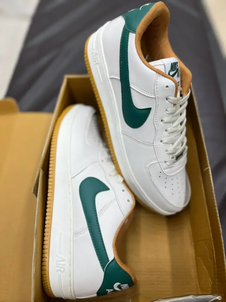NIKE SHOES 2 COLORS